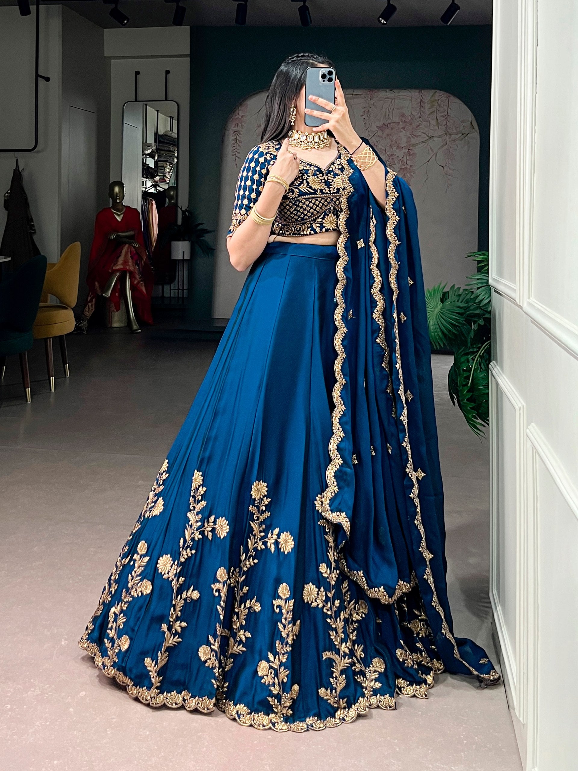A perfect blend of Rangoli silk, delicate thread embroidery, and subtle sequins that brings out a rich, graceful festive look