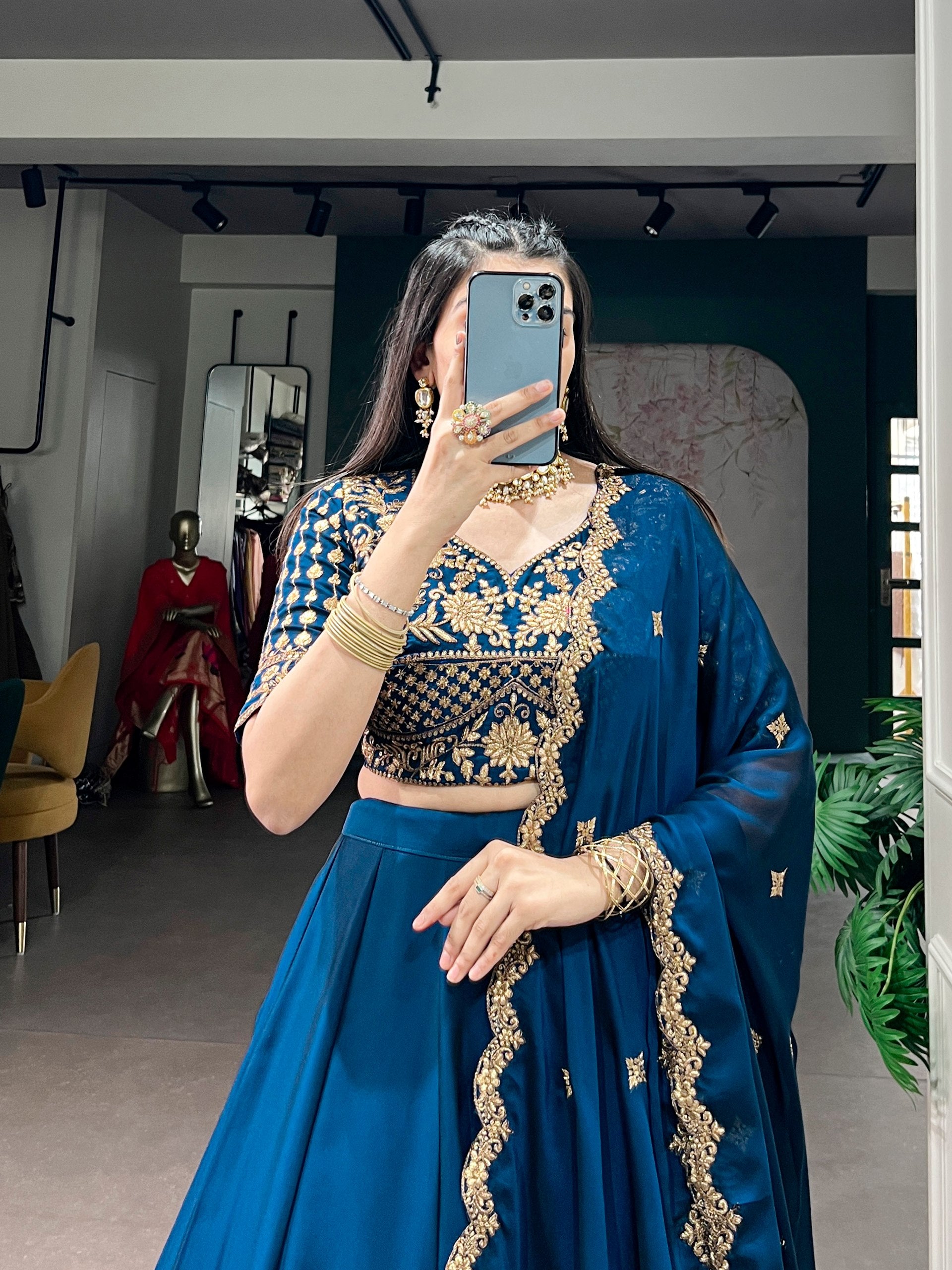 A perfect blend of Rangoli silk, delicate thread embroidery, and subtle sequins that brings out a rich, graceful festive look