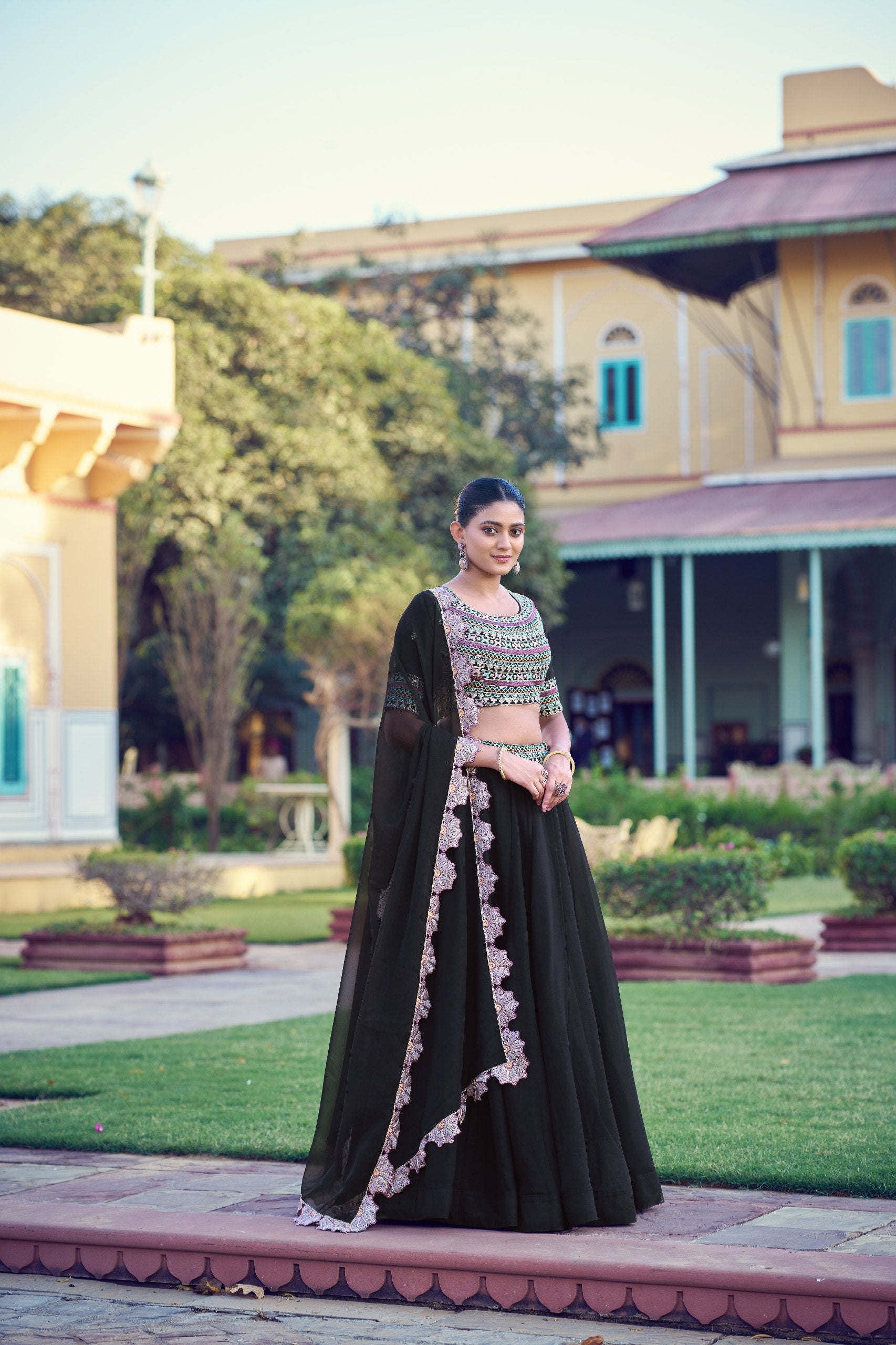 TRENDY LOOK LEHENGA CHOLI