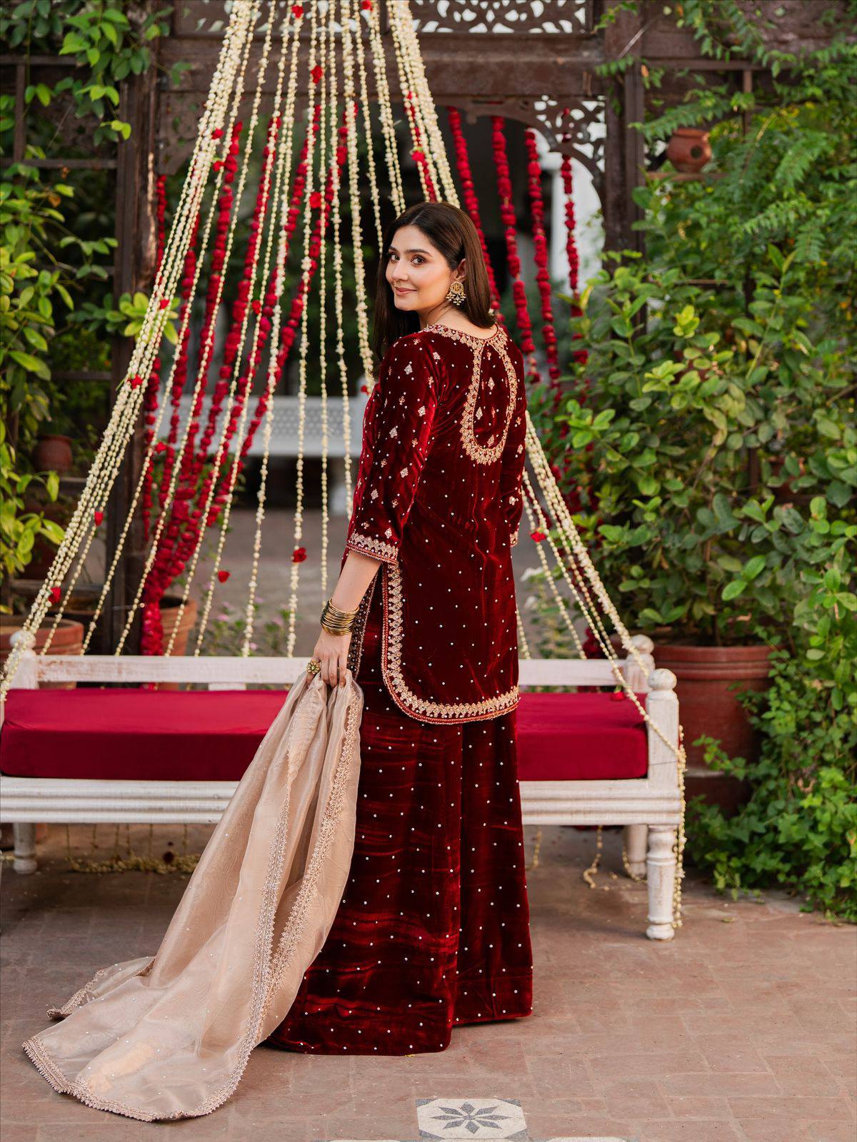 NEW ĐĚSIGNER PARTY WEAR TOP AND PANT PLAZO  WITH FANCY DUPPATA AND EMBROIDERY WORK