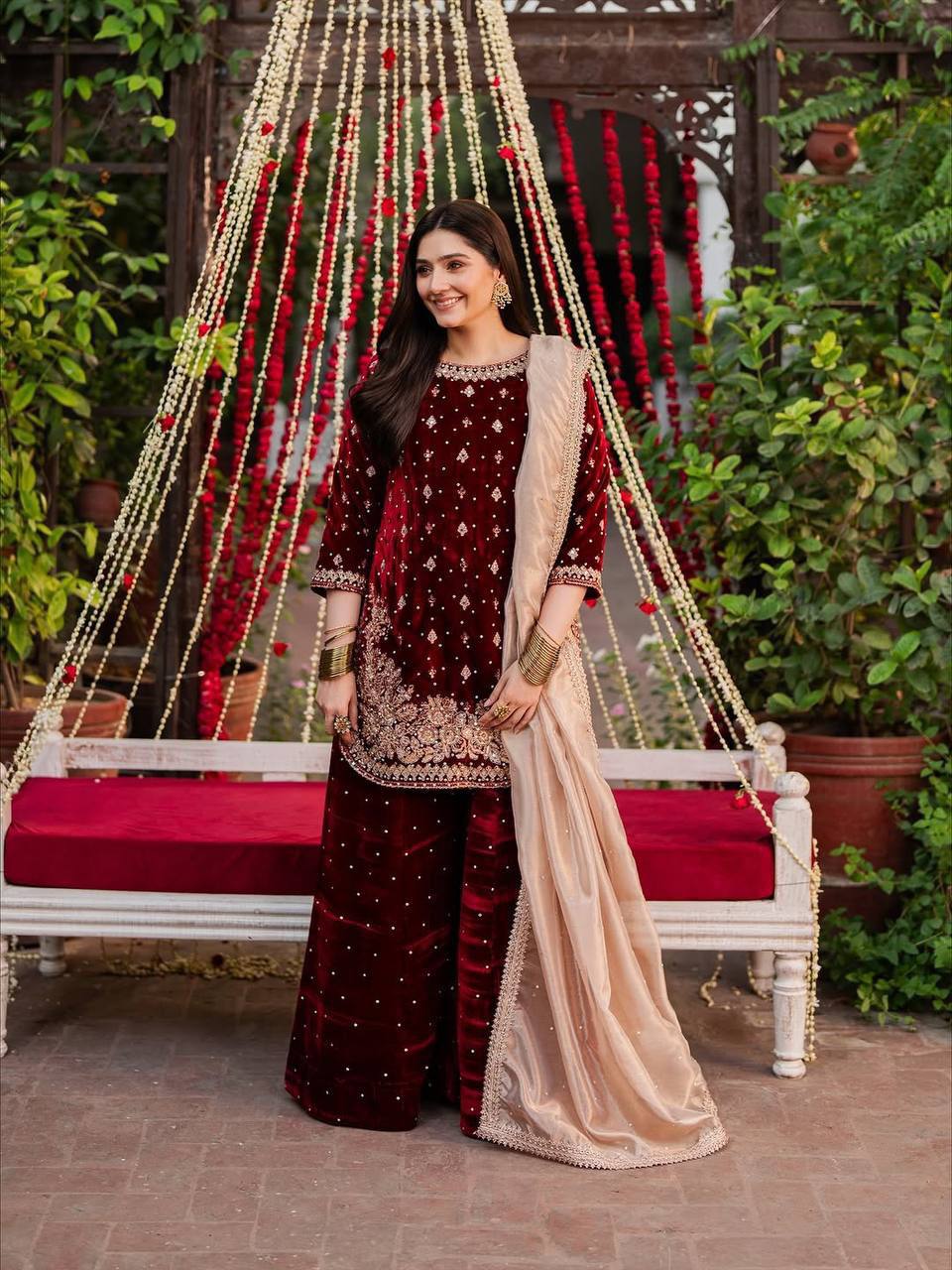 NEW ĐĚSIGNER PARTY WEAR TOP AND PANT PLAZO  WITH FANCY DUPPATA AND EMBROIDERY WORK