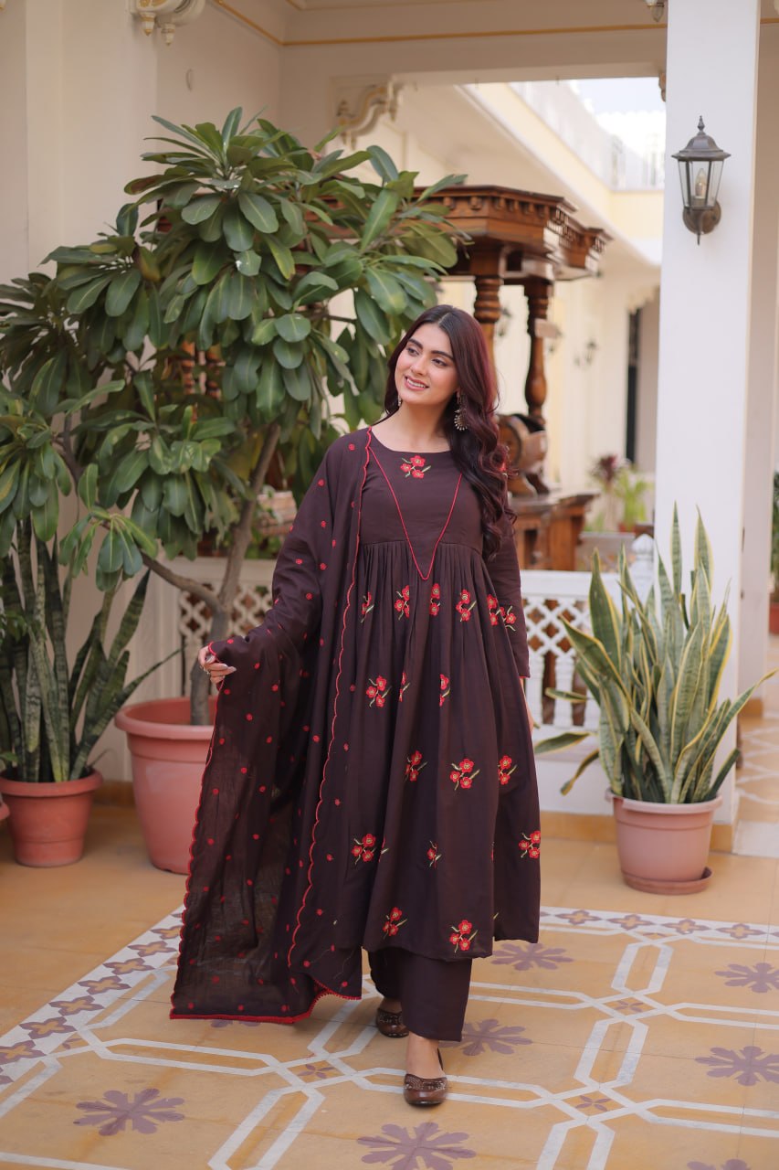 Graceful Kurta Pant Set with Dupatta – Premium Collection