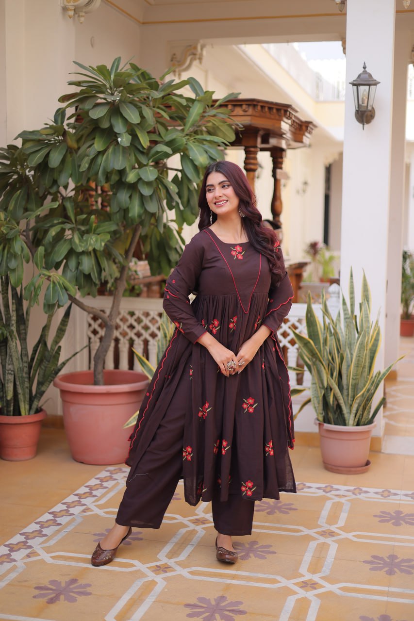Graceful Kurta Pant Set with Dupatta – Premium Collection