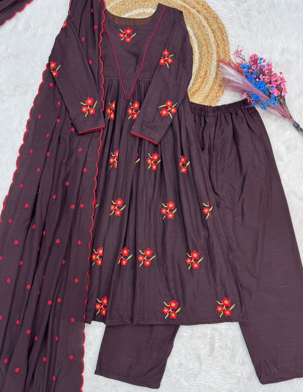 Graceful Kurta Pant Set with Dupatta – Premium Collection