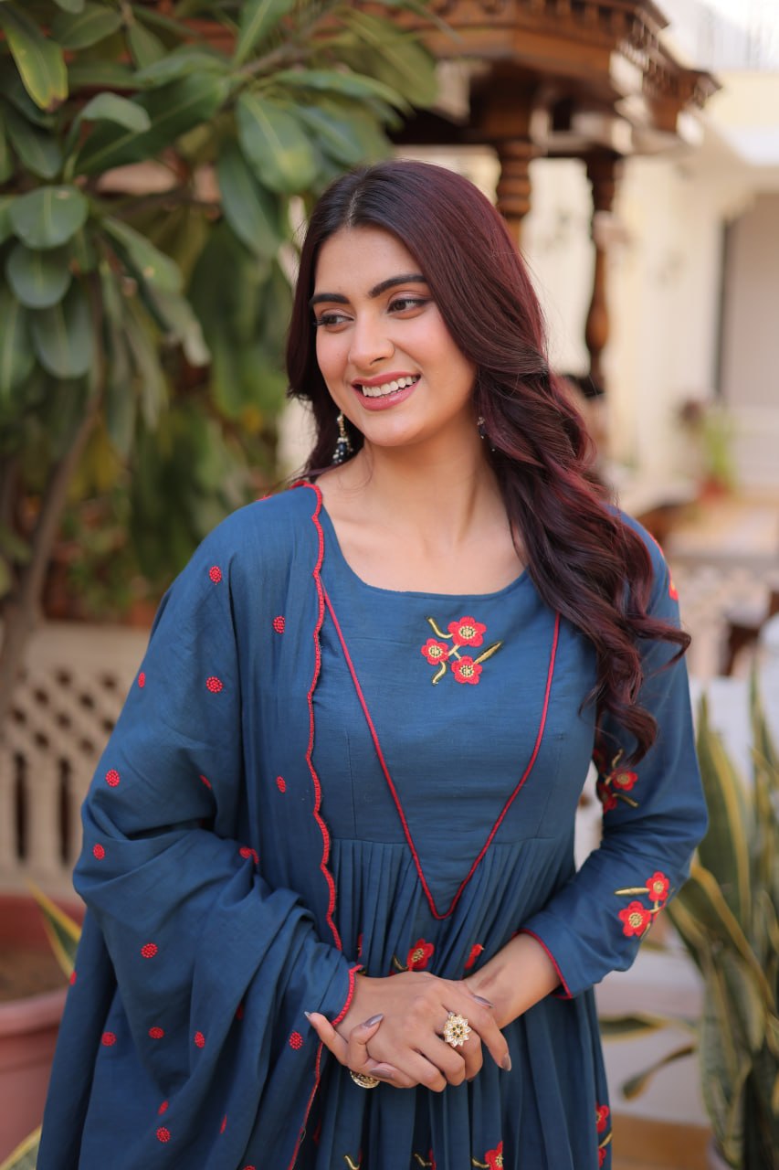 Graceful Kurta Pant Set with Dupatta – Premium Collection