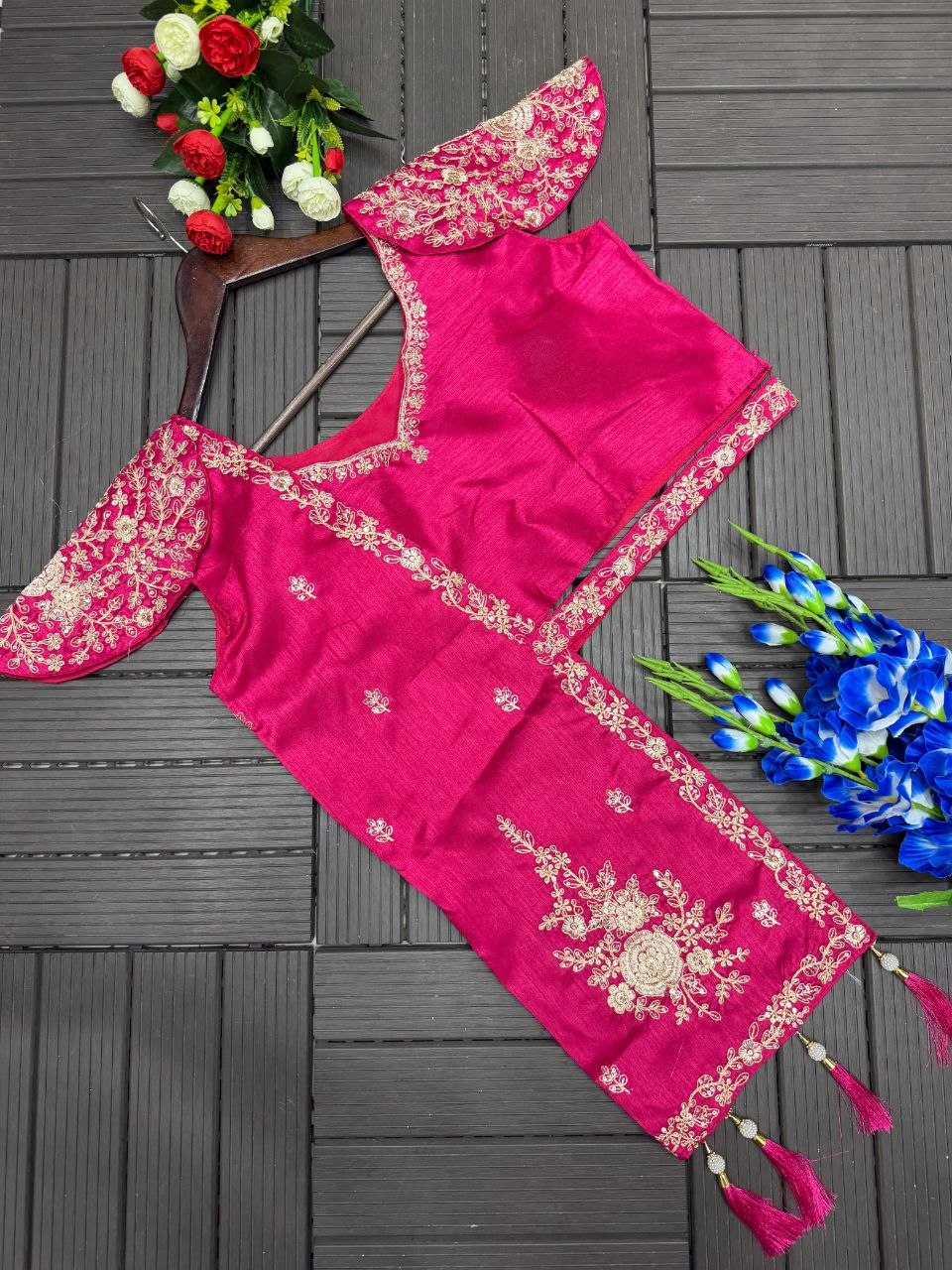 *🤷‍♀️New Launching Embroidery Work Lehenga Choli with jacket 🤷‍♀️*